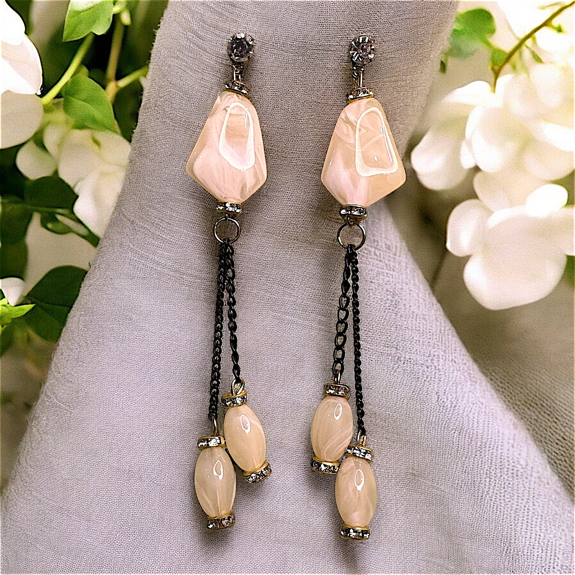 Shaded chain dangle earrings Cream Earrings bead casuals Ear Rings Earrings office Trincket Jewellry Jewelry Jewellery