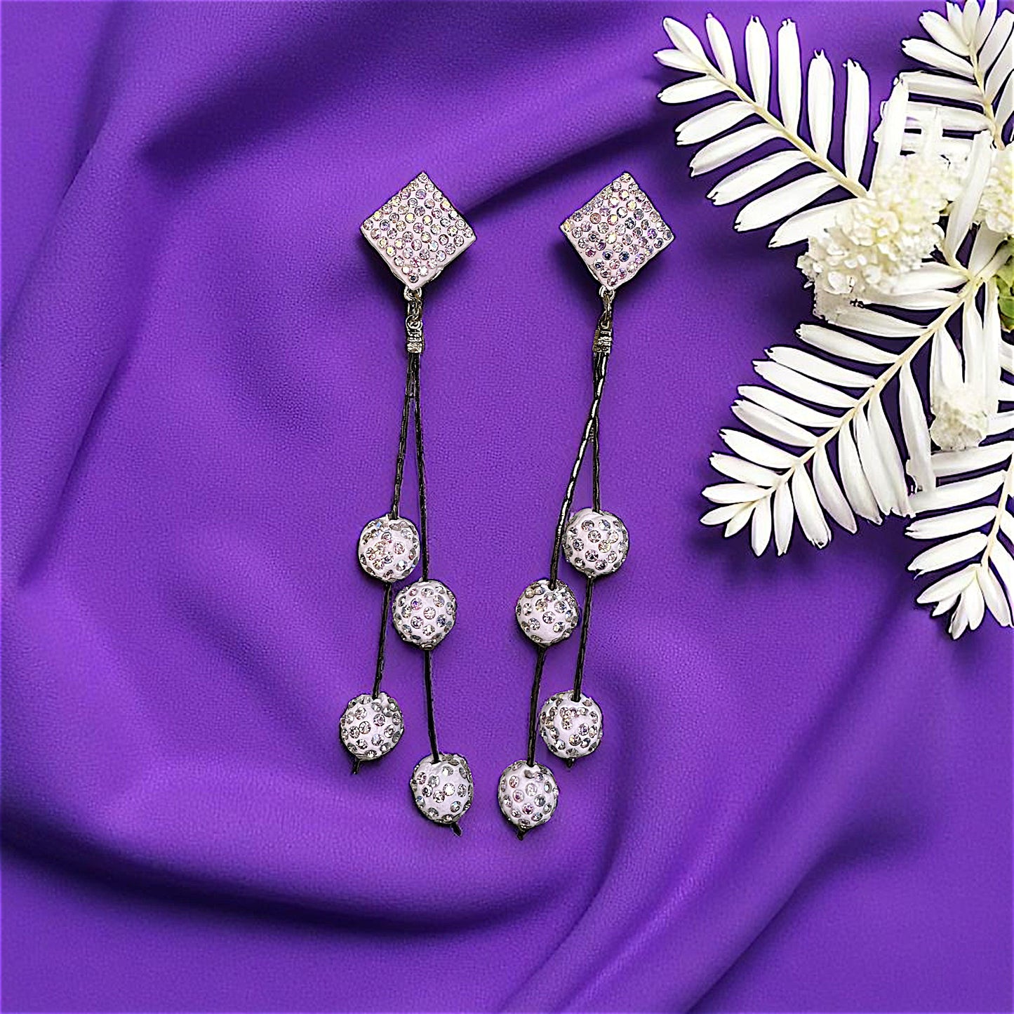 Just too Glamorous Shimmery Earrings White Earrings bead Ear Rings Earrings party Trincket Jewellry Jewelry Jewellery