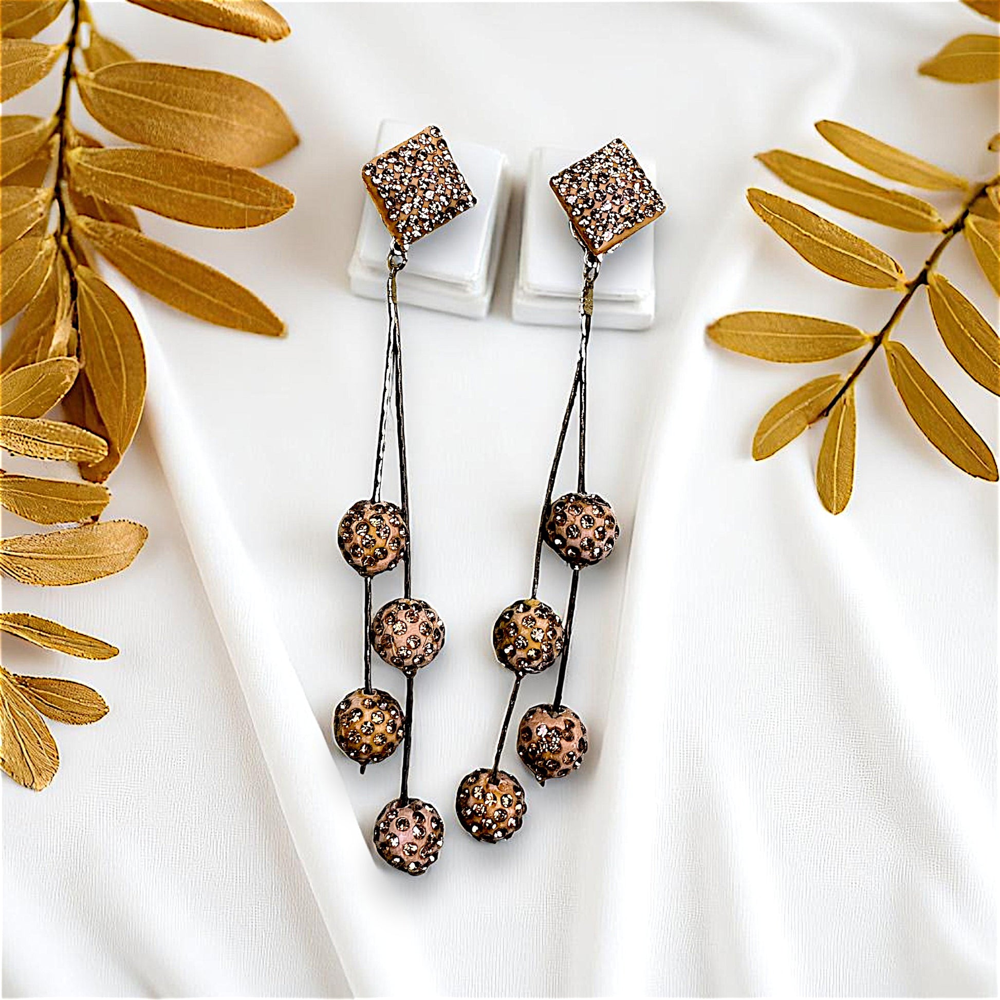 Just too Glamorous Shimmery Earrings Gold Earrings bead Ear Rings Earrings party Trincket Jewellry Jewelry Jewellery