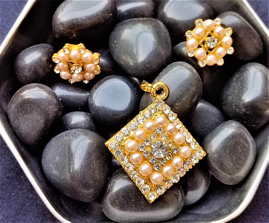 Gold and White Pearl Pendant Set Jewelry Set ethnic party Set Trincket Jewellry Jewelry Jewellery