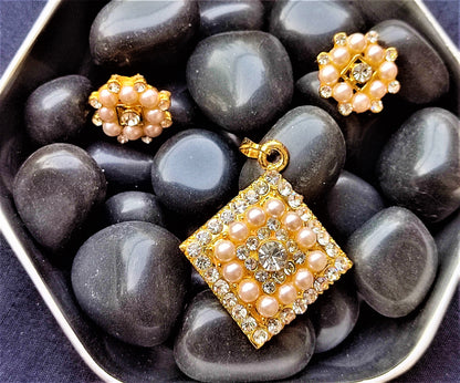 Gold and White Pearl Pendant Set Jewelry Set ethnic Set Trincket Jewellry Jewelry Jewellery