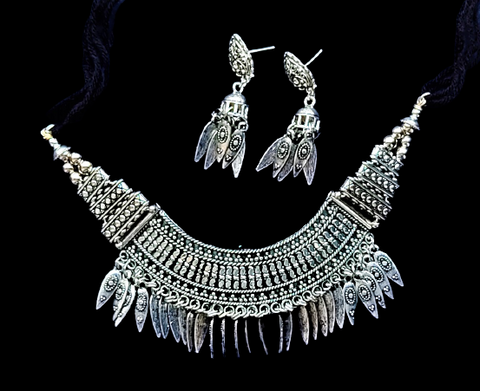 Silver Choker Set with Drop Shape hangings Jewelry Set Trincket